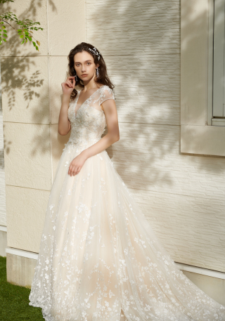 緑と相性の良いドレスの紹介