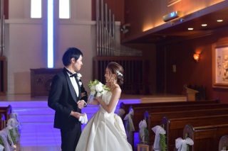 チャペル映えするウエディングドレス紹介