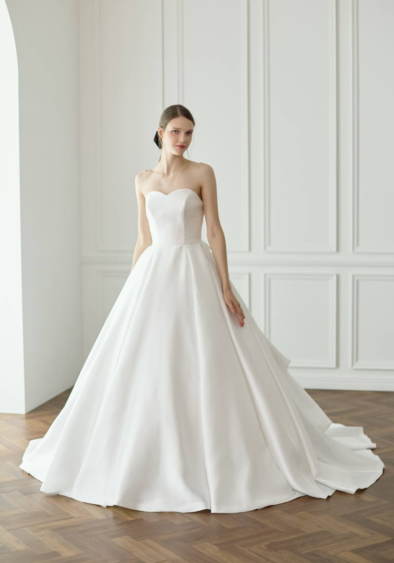 新作ウエディングドレス入荷しました♡