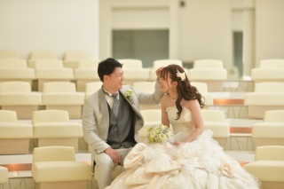 来年式と前撮りを控えられているお客様のお衣装合わせ