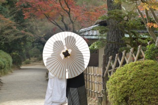 来年の結婚式に向けての前撮りお衣装合わせ