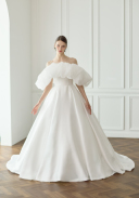 新作ウエディングドレス入荷しました♡