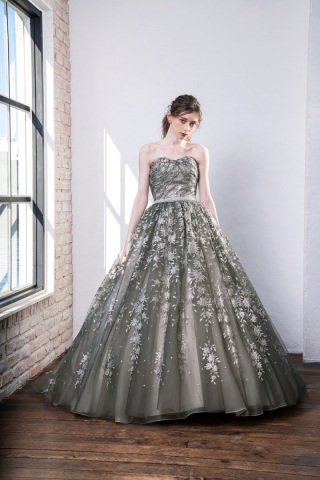 新作ドレス入荷しました!!