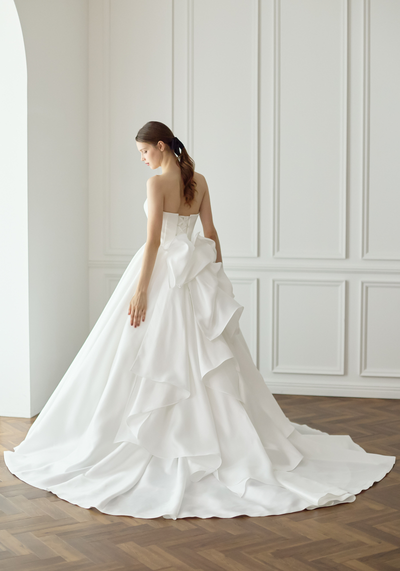 新作ウエディングドレス入荷しました♡