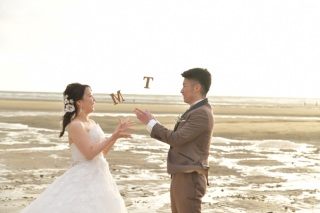 フォトウエディングで使いたい!定番・トレンドの撮影アイテム!!