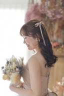 ウエディングドレスに似合う最新の花嫁ヘアスタイルと髪飾り