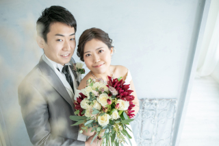 ご友人からブーケのプレゼント!個性豊かな素敵なお写真を撮影いたしました。