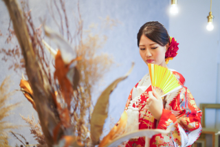 クールな背景で大人なウェディングフォト♡