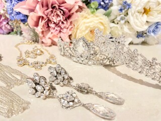 ティアラやボンネなどアクセサリーも多数ご用意♡