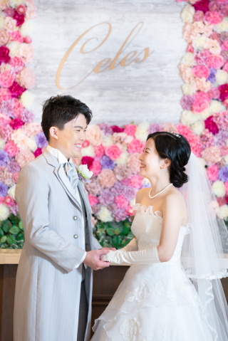 お花いっぱいのフラワーウォールで撮影♡