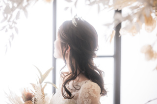 洋装ヘアのご紹介｜京都前撮りのハルウェディング