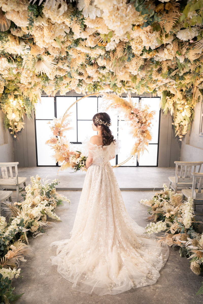 洋装前撮りの様子【アンティークチャペルスタジオ】