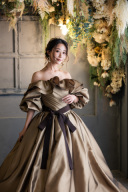 ゴールドの新作ドレスのご紹介