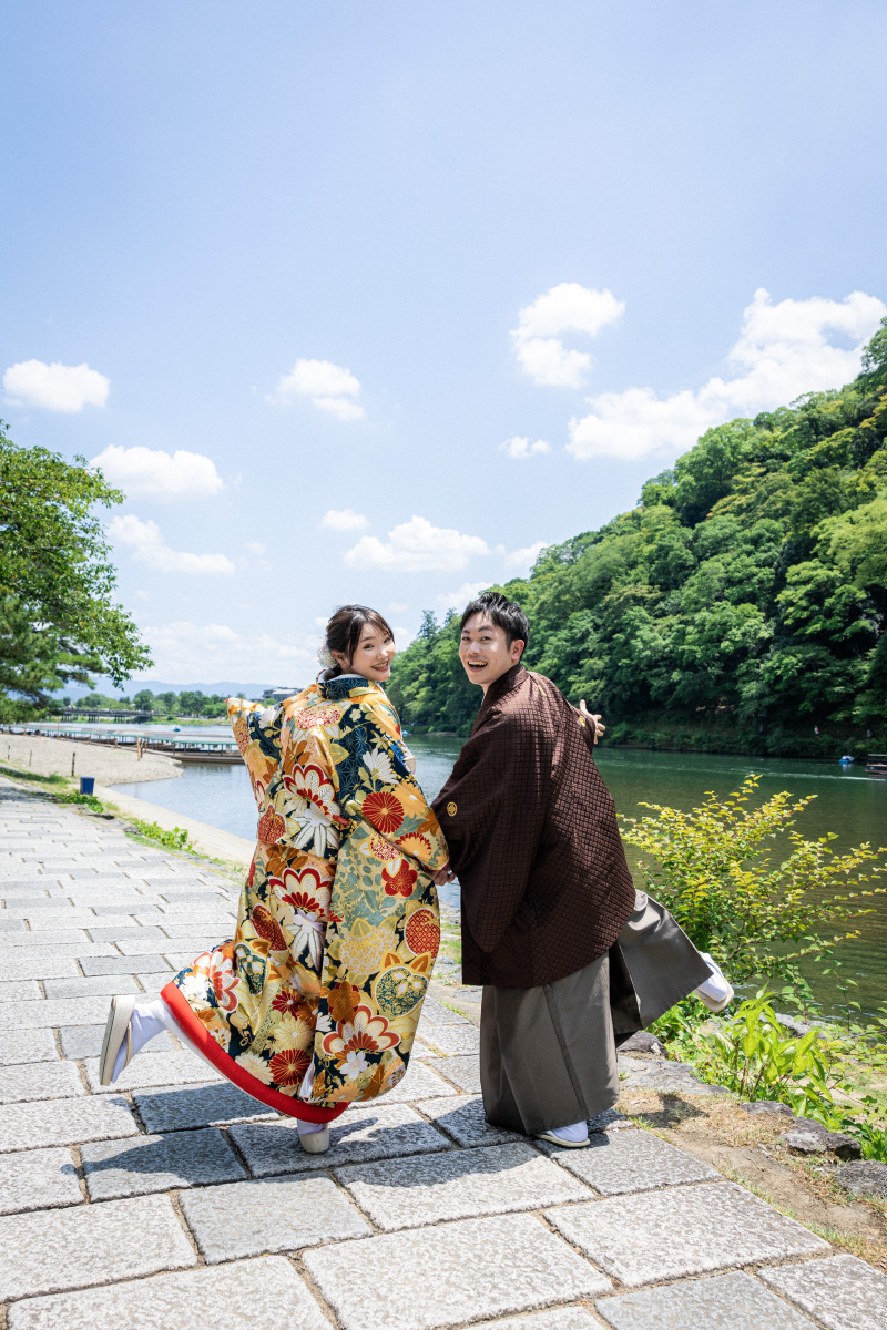 モダンな色打掛でロケ撮影【嵐山にて】