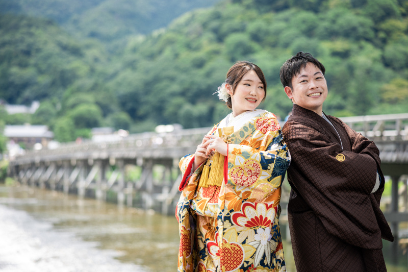 モダンな色打掛でロケ撮影【嵐山にて】