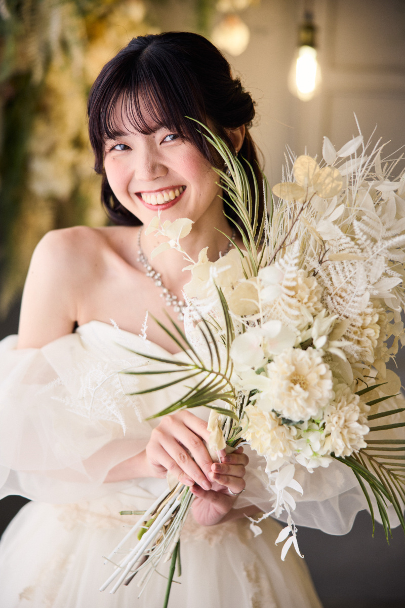 ホワイトドレスの前撮りフォト