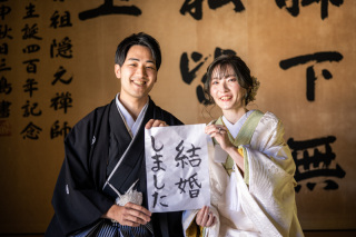 お二人らしい前撮りアイテム♬