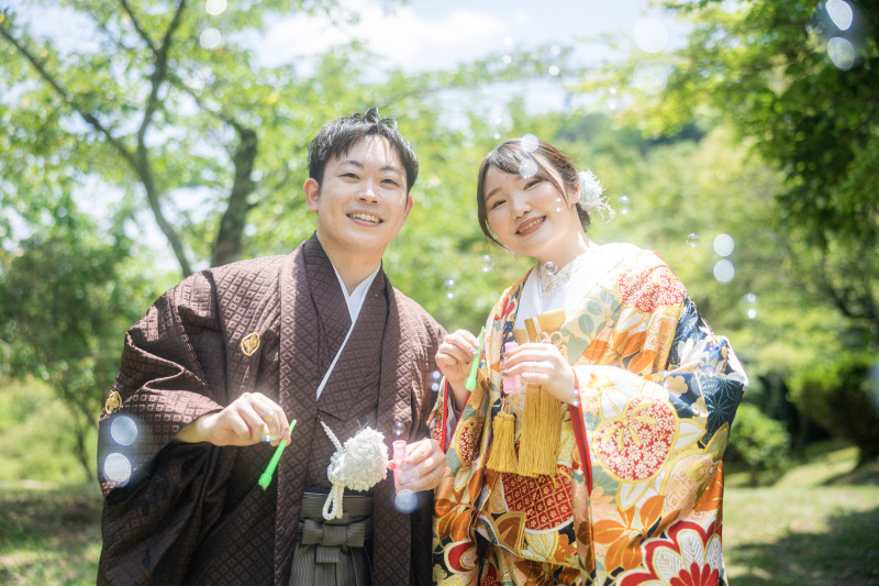 モダンな色打掛でロケ撮影【嵐山にて】