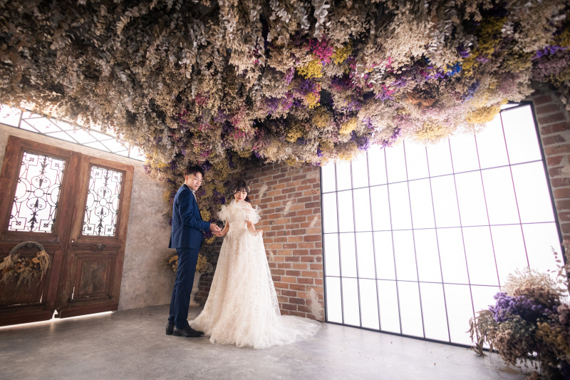 洋装前撮りの様子【アンティークチャペルスタジオ】