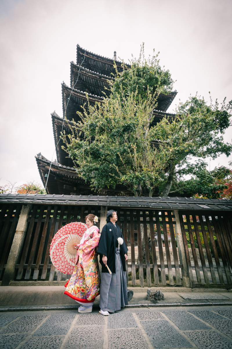 京と華やかな色 色打掛 八坂の塔周辺にて