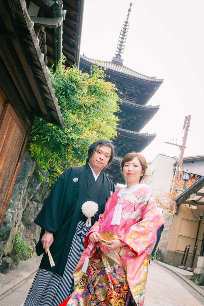 京と華やかな色 色打掛 八坂の塔周辺にて
