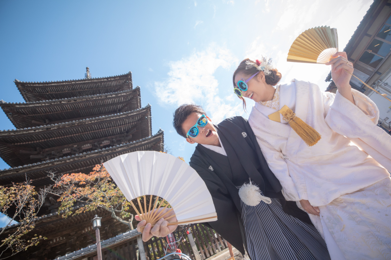 青空のもと 白無垢 八坂の塔周辺にて