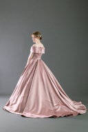 お衣装にこだわりたいご新婦様必見！！ウェディング＆カラードレス多数追加しました！