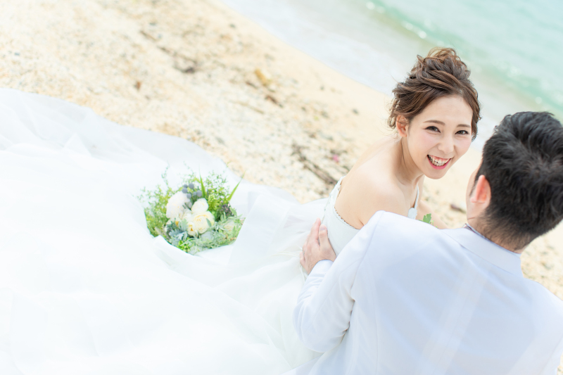 沖縄のロケーションで輝く!ドレス別ヘアコーディネートをご紹介