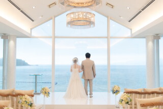 目の前に奇麗なビーチが見えるチャペル♡♡