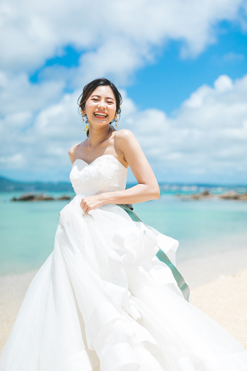 ドレスの色味にも種類があります!