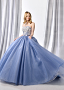 憧れのドレスをご試着してみませんか?*