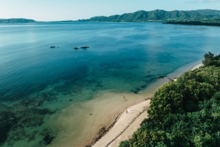 季節ごとに表情を変える石垣島の海とウェディングフォト