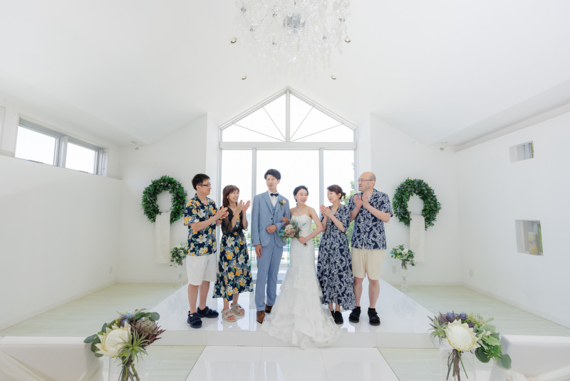 家族と一緒にフォトウェディング