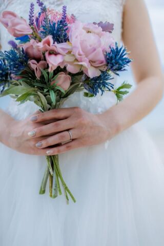 ブライダルネイルしましょ♪