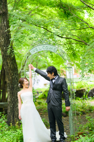 雰囲気の違うスレンダーラインドレスのご紹介♡