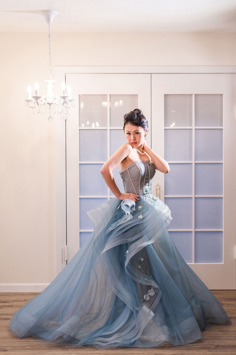 冬に着たい「ブルー系カラードレス」3選