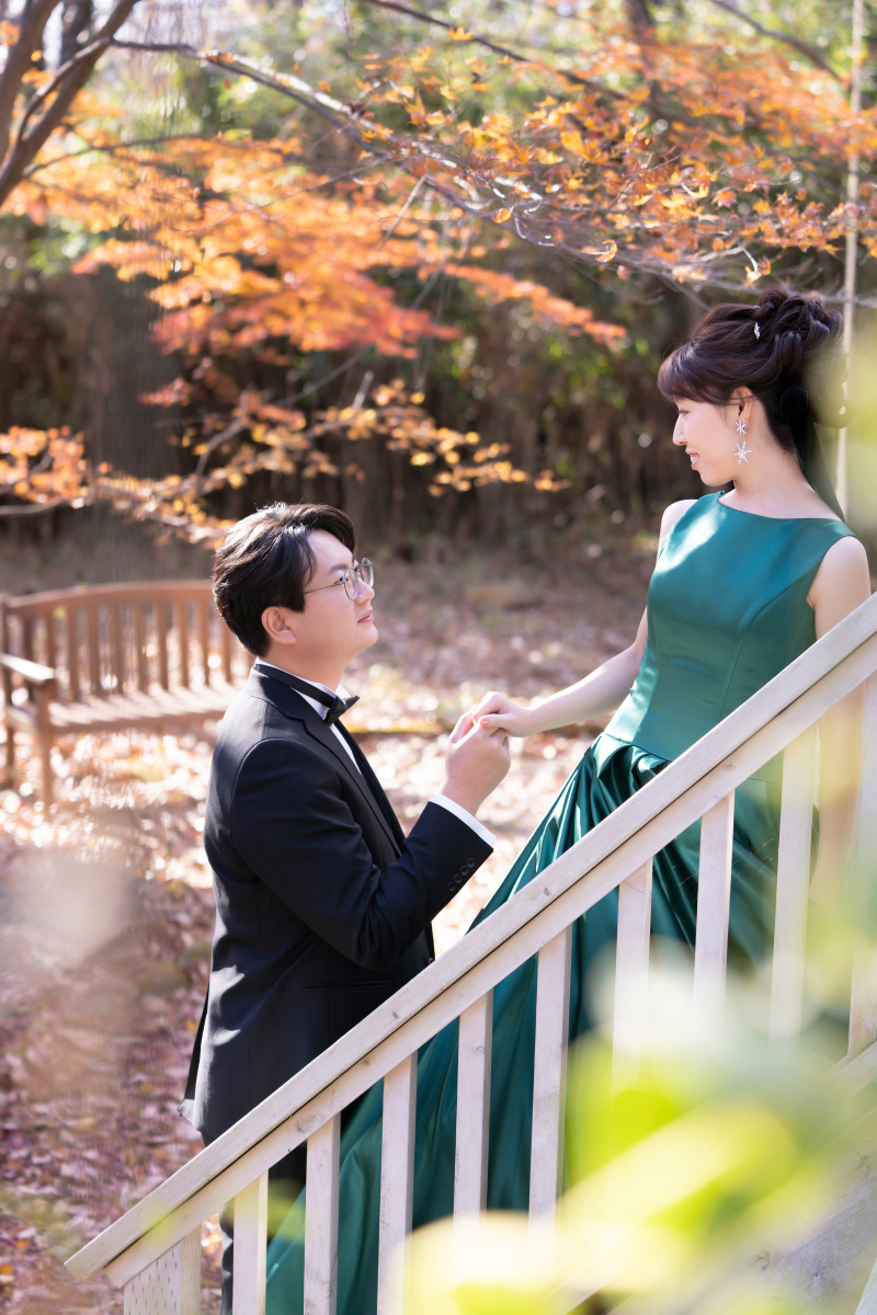 紅葉に映える♡グリーンカラードレス