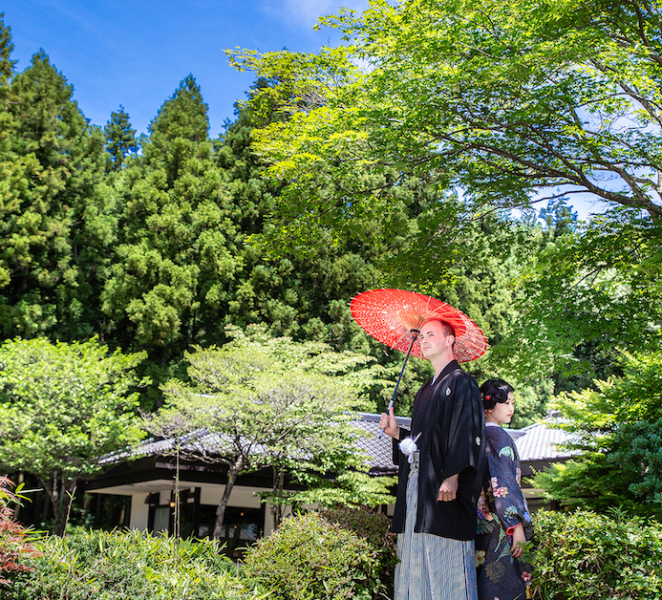 深緑まぶしき古民家
