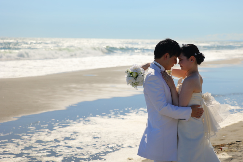 ロケーションが美しい☆海でのフォトウェディング　