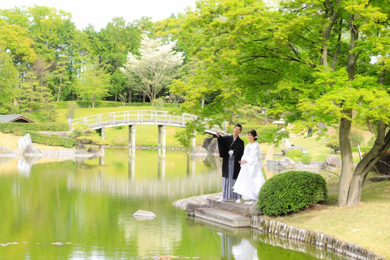 白無垢で庭園