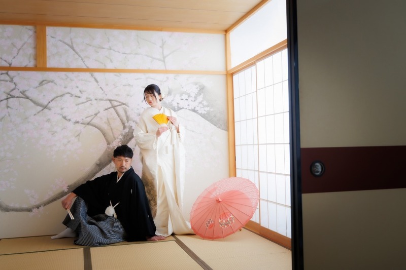 白無垢&times;色打掛で叶える、静と動の美しいコントラスト