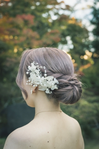 優雅なロースタイル　大人花嫁のトレンドヘア