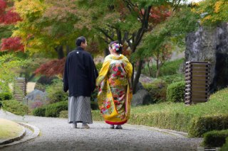 こんな綺麗な日本庭園でお散歩したいですね♪