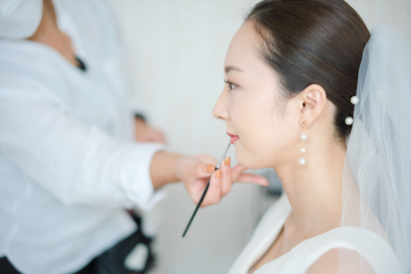 ドレス姿を引き立てるのに欠かせないアクセサリー小物!あなたは何を選びますか?