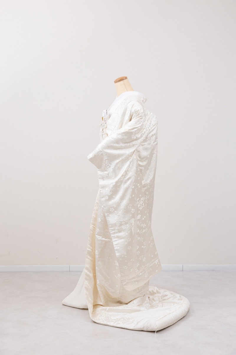 新作衣裳が入荷しました♪(白無垢)