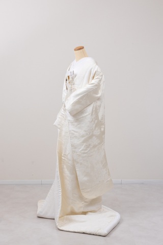 新作衣裳が入荷しました♪（白無垢）