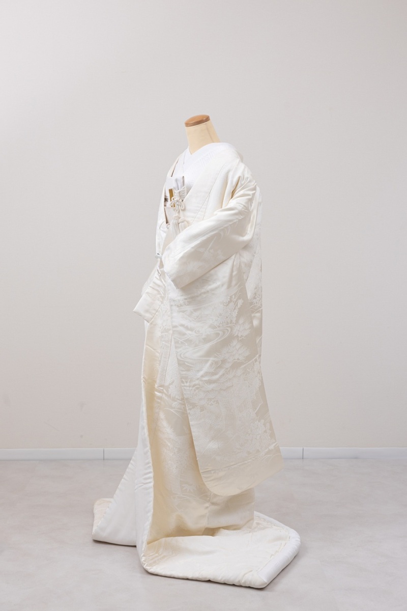 新作衣裳が入荷しました♪(白無垢)