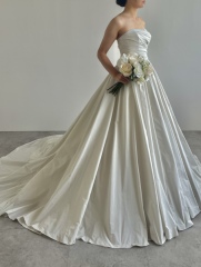 新作ドレスの紹介