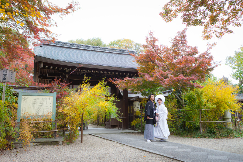 紅葉の神社で和装フォト婚☆彡プチ結婚式までついて149,000円。