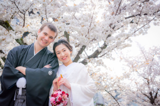 桜時期まだまだ予約OK!どの撮影地を選んでも、桜バックの写真をサービス!